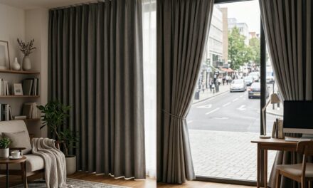 Lyddæmpende gardiner – hvordan fungerer de, og hvor giver de mening?